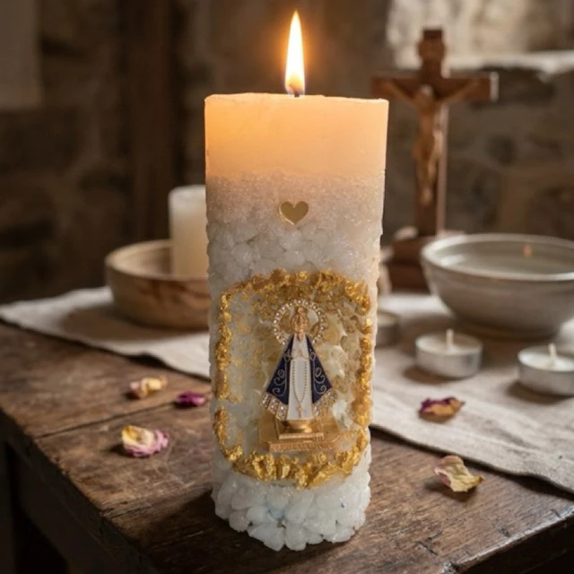 Vela Sagrada Luz Dourada com LED aceso